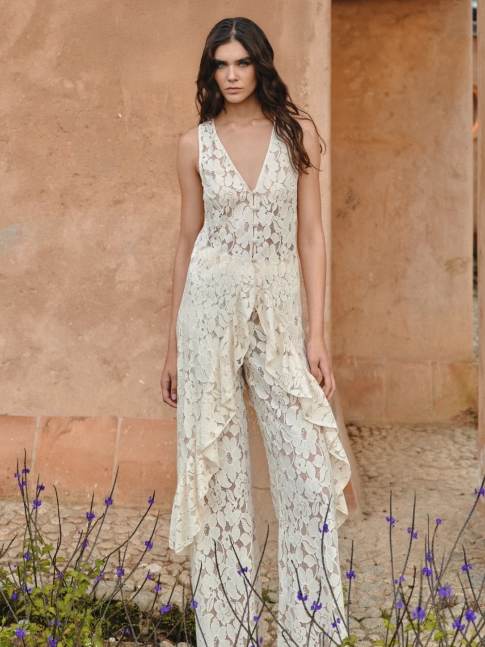 Sleeveless Cream Lace high low top